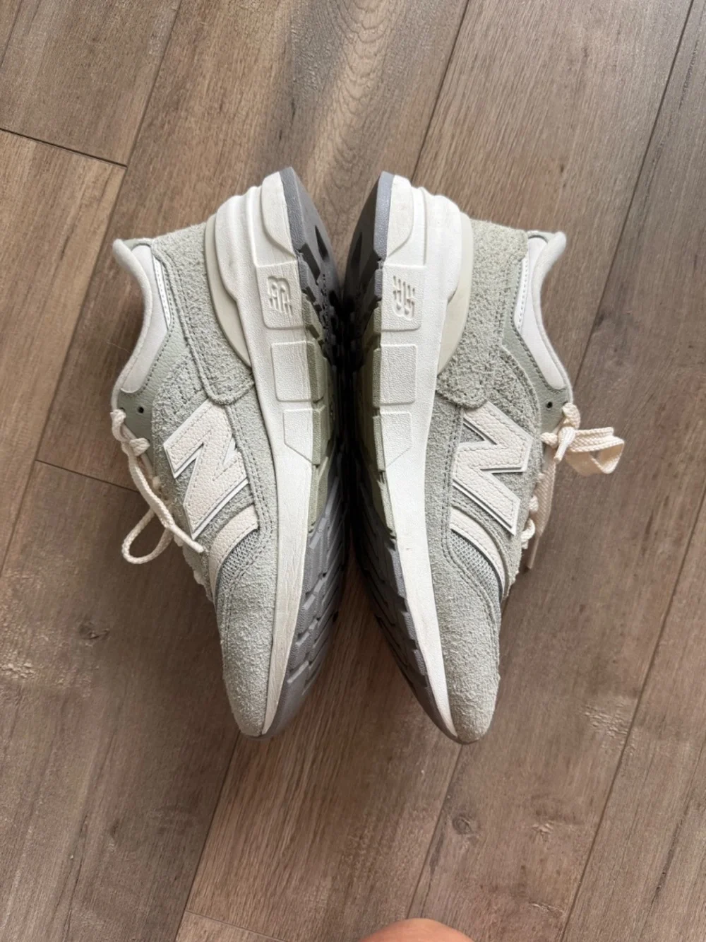 Like New New Balance 997 muted sage